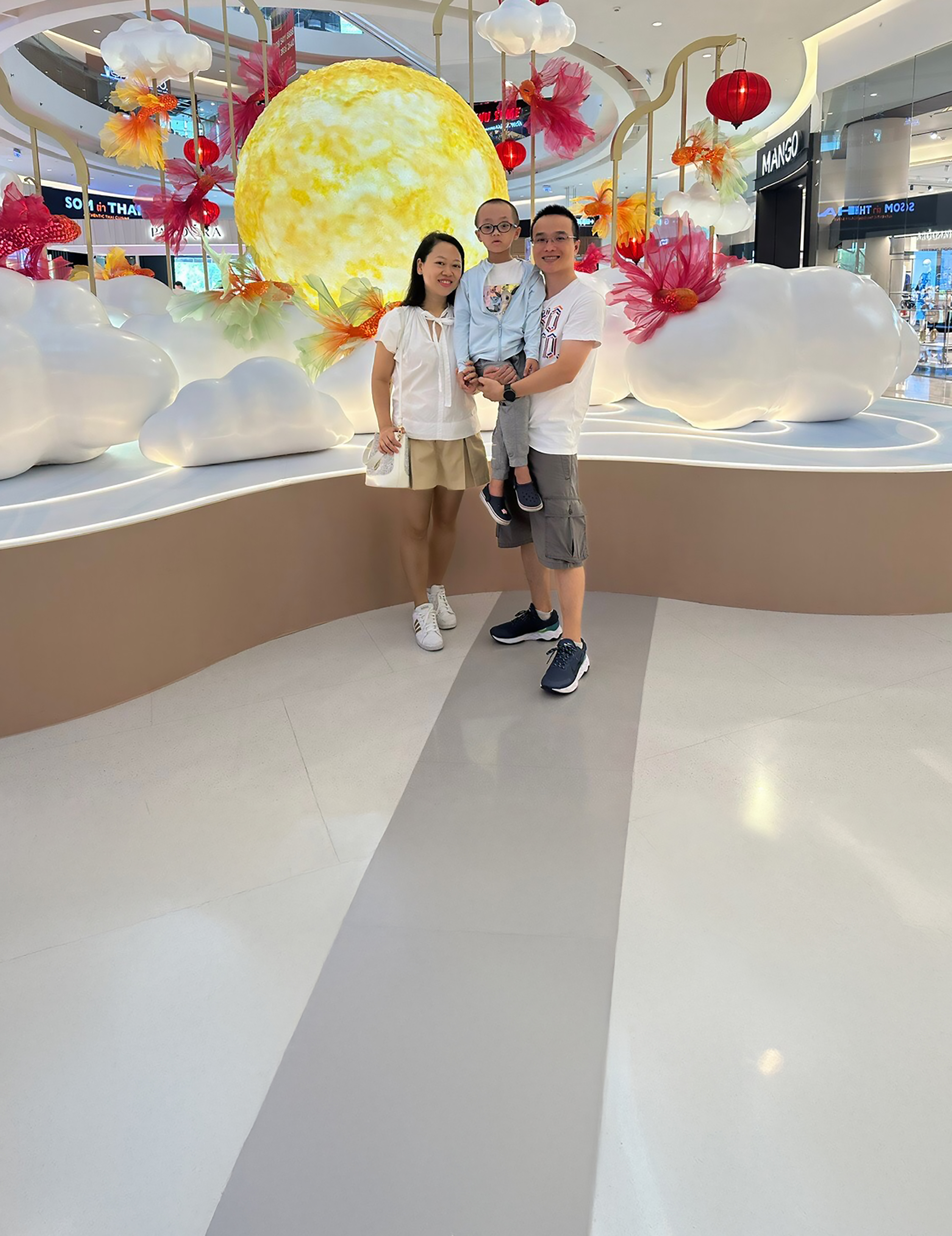 Family photo of study participant Duy Anh "Harry" Le and his parents