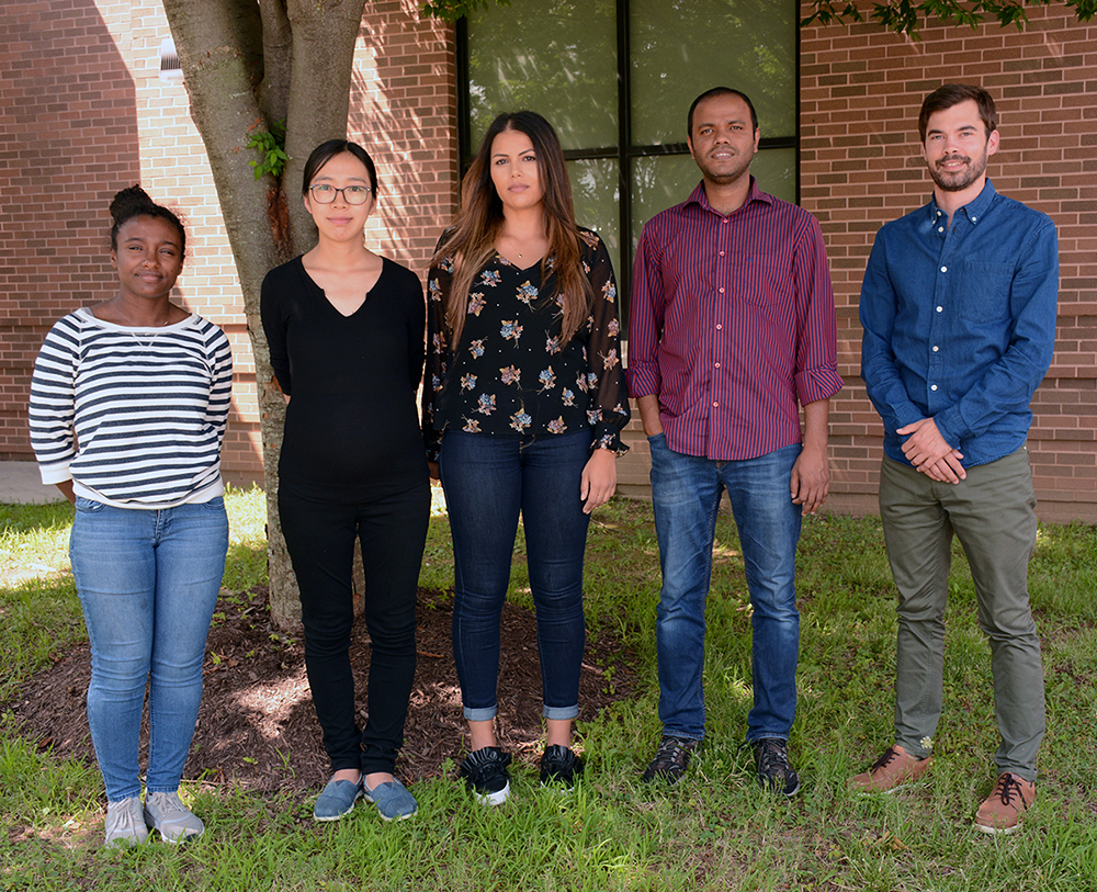 Photo of Alex Compton's lab members July 2018