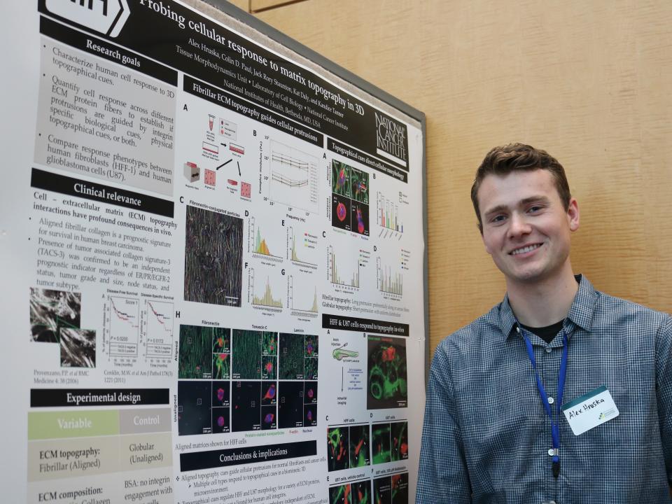 A CCR summer intern presents his poster at NIH Summer Intern Day