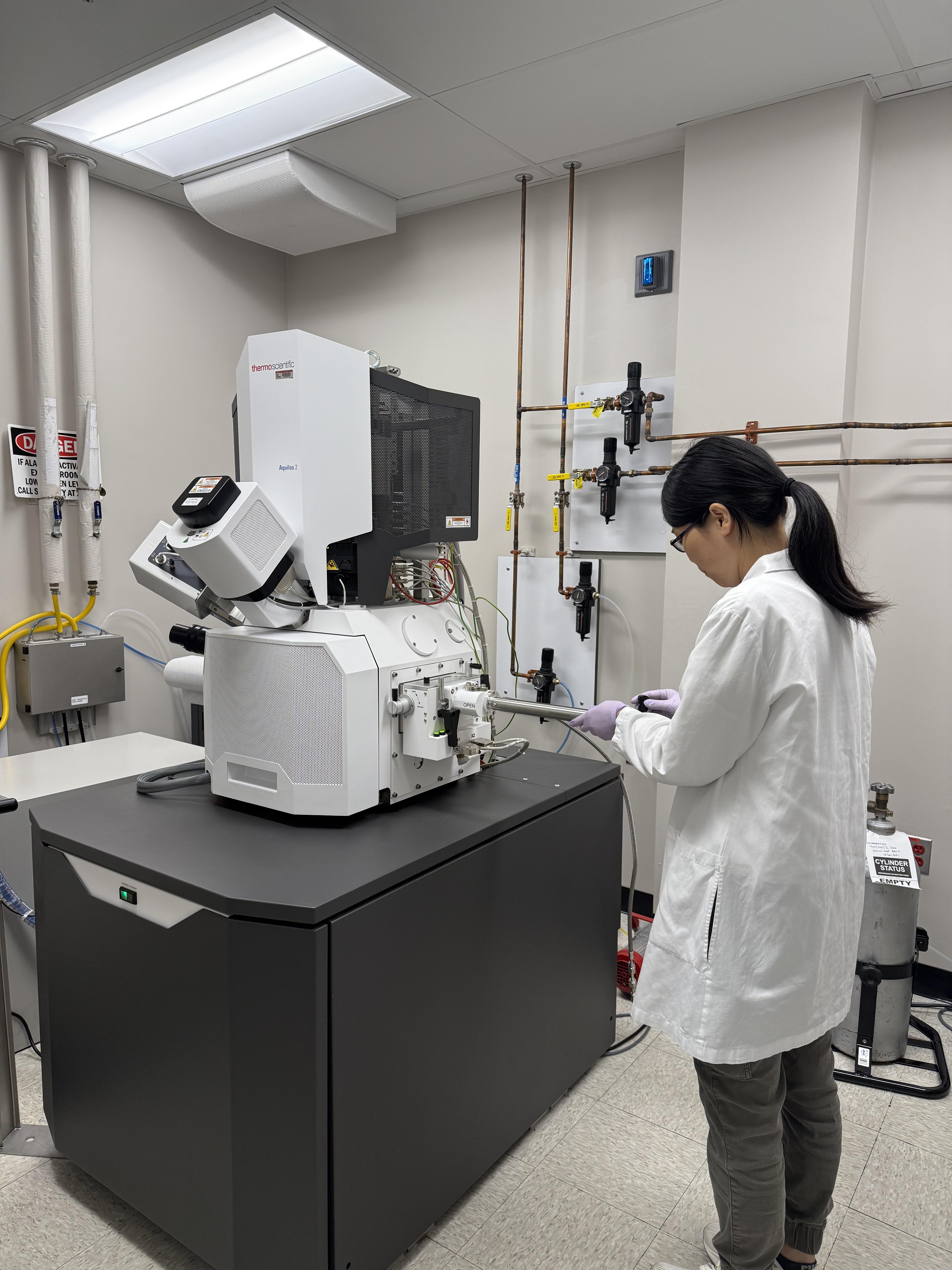 Woman at a machine in the cryo-EM facility