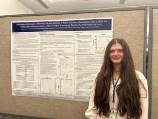 A postbac trainee presents her research poster at a conference.